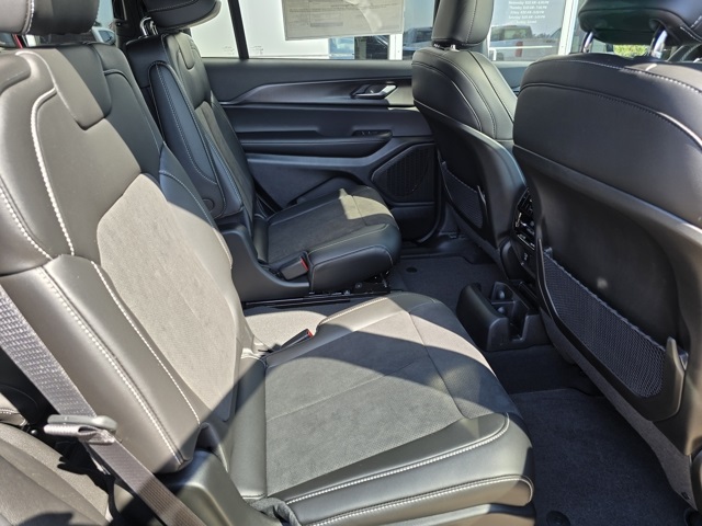 2025 Jeep Grand Cherokee Altitude photo 25