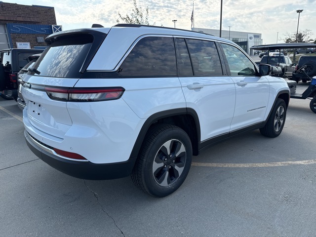 2022 Jeep Cherokee Limited 4xe photo 3