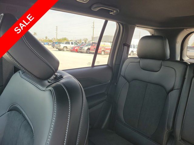 2025 Jeep Grand Cherokee Altitude photo 12