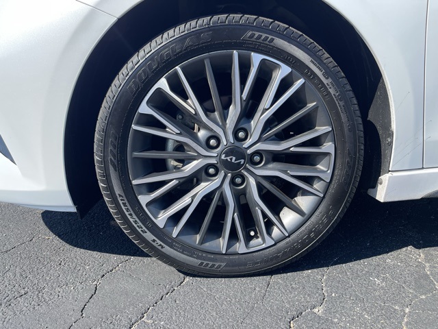 2023 Kia Forte GT-Line photo 9
