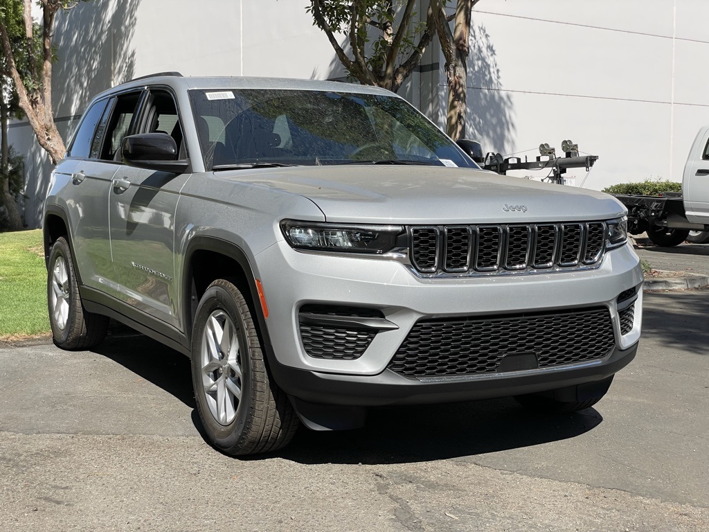 2025 Jeep Grand Cherokee Laredo X photo 6