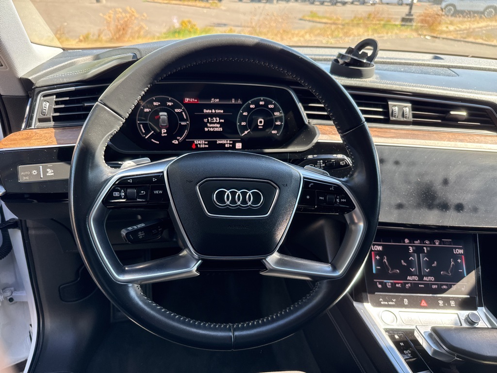 2019 Audi e-tron Premium Plus photo 43