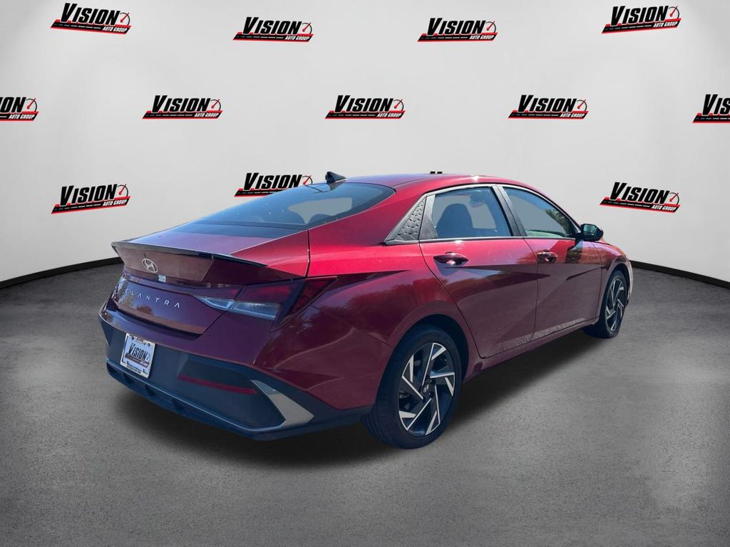 2025 Hyundai Elantra SEL Sport photo 5