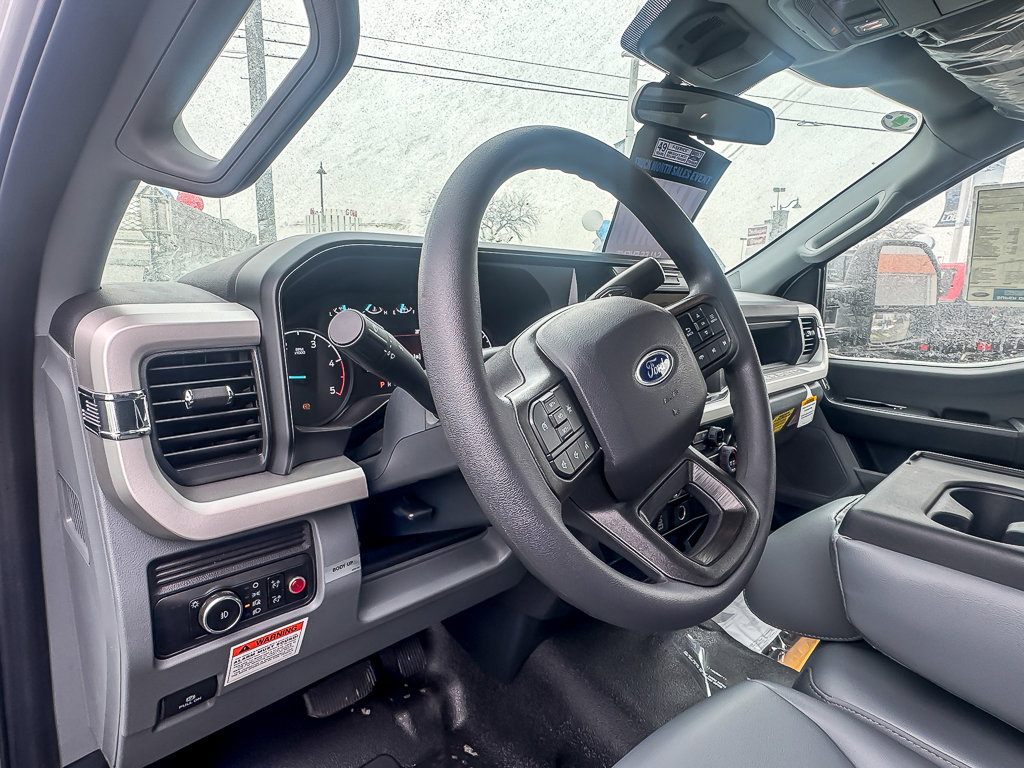2025 FORD F-450 - Image 14