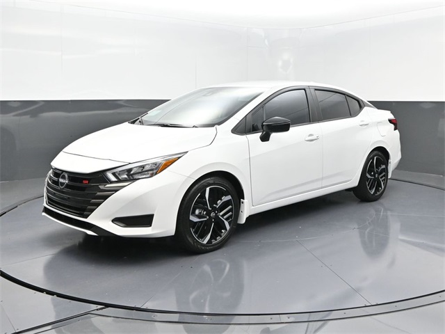 2025 Nissan Versa Sedan SR's photo