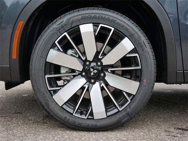 2025 Mitsubishi Outlander SE photo 3