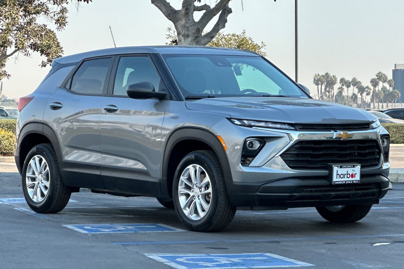 2025 Chevrolet Trailblazer LS photo 2