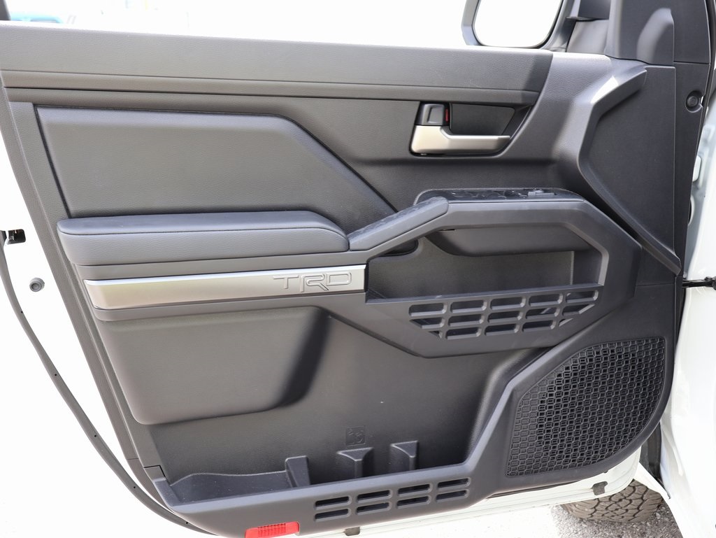 2025 Toyota Tacoma TRD Off-Road photo 19