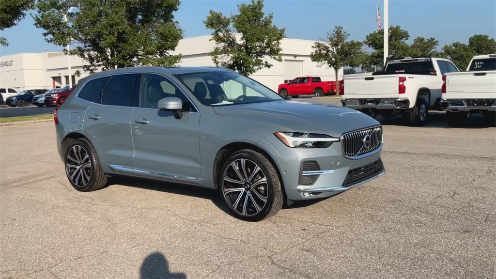 2023 Volvo XC60 B5 Ultimate photo 2