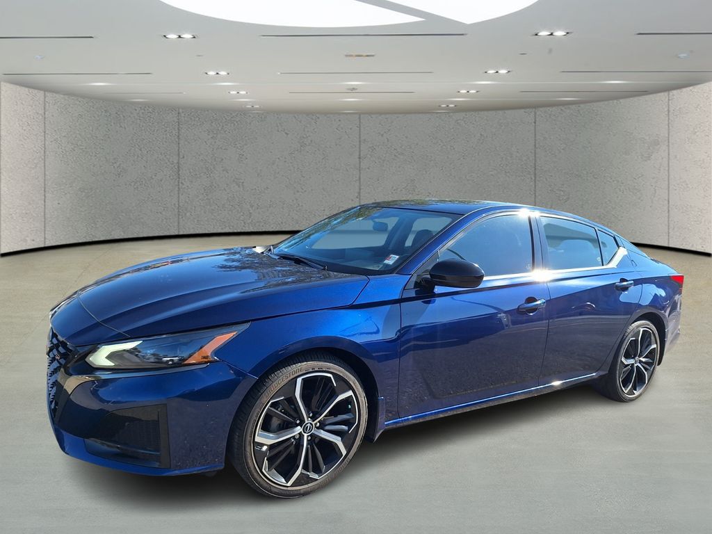 2023 Nissan Altima SR's photo