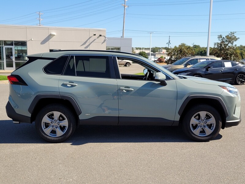 2023 Toyota RAV4 Hybrid XLE photo 2