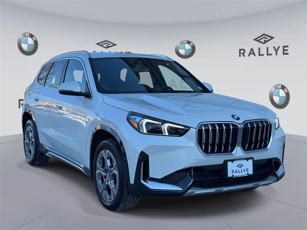 2025 BMW X1 28i's photo