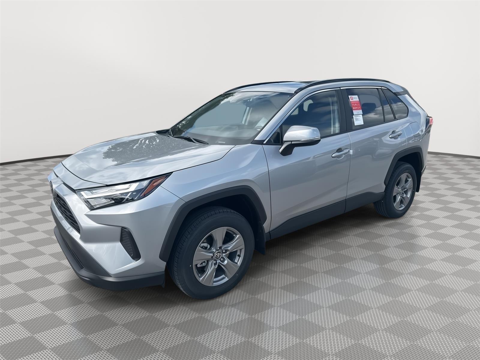 2025 Toyota RAV4 XLE's photo