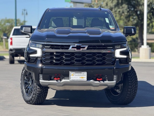 2025 Chevrolet Silverado 1500 ZR2 photo 2