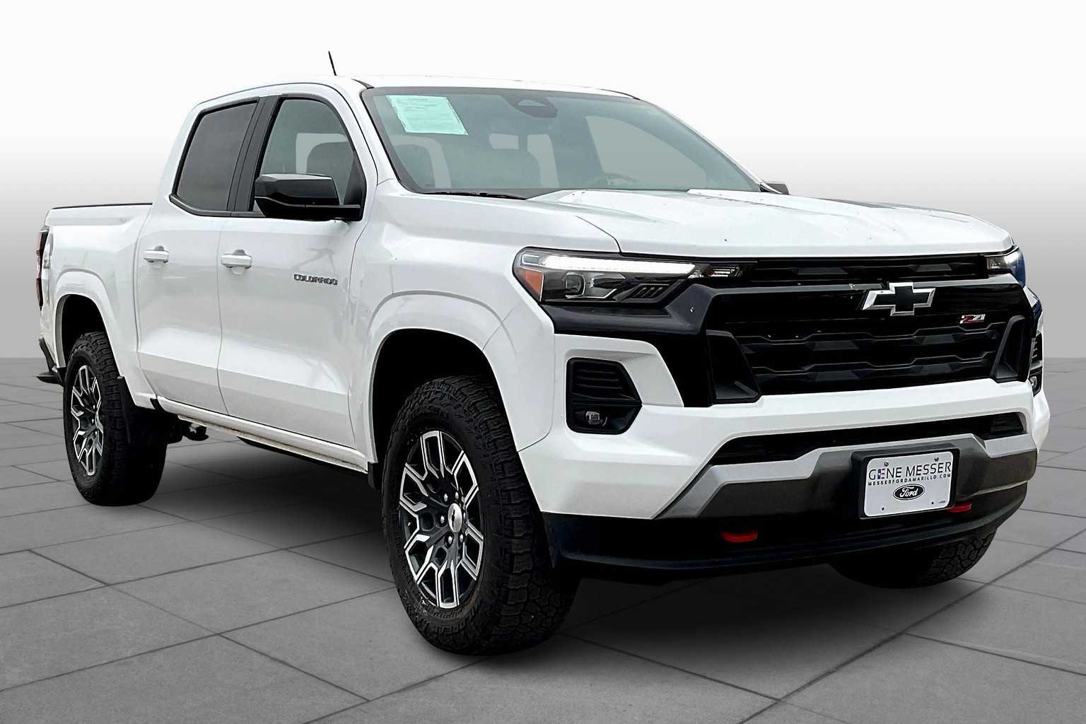 2023 Chevrolet Colorado Z71 photo 2