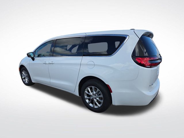 2026 Chrysler Pacifica photo 3