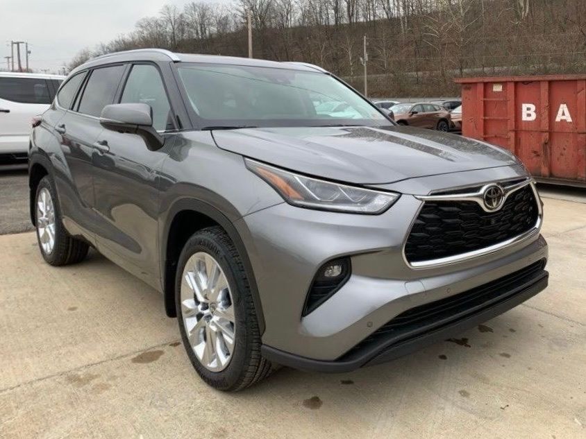 2026 Toyota Highlander Limited's photo