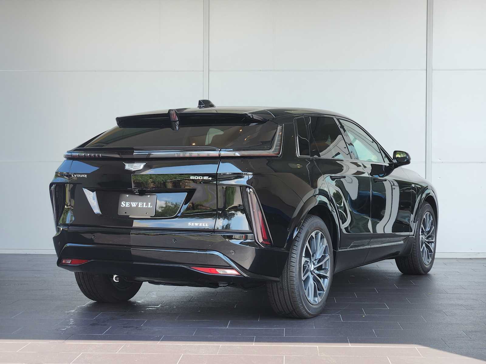 2025 Cadillac Lyriq Sport photo 2