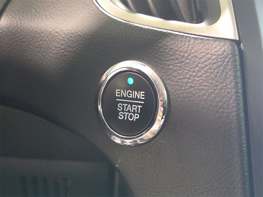 2021 Ford Edge SEL photo 17