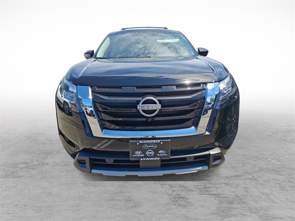 2025 Nissan Pathfinder SL photo 2