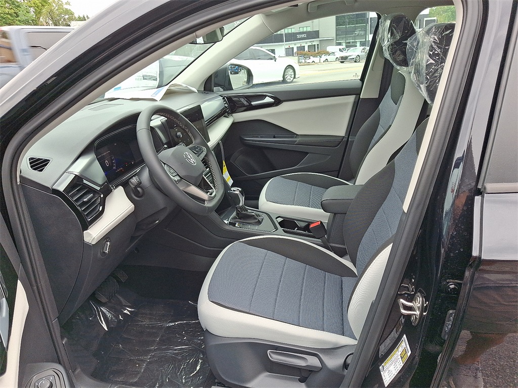 2025 Volkswagen Taos S photo 4