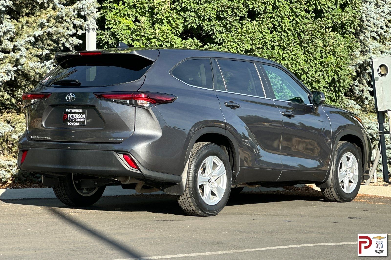 2024 Toyota Highlander LE photo 4