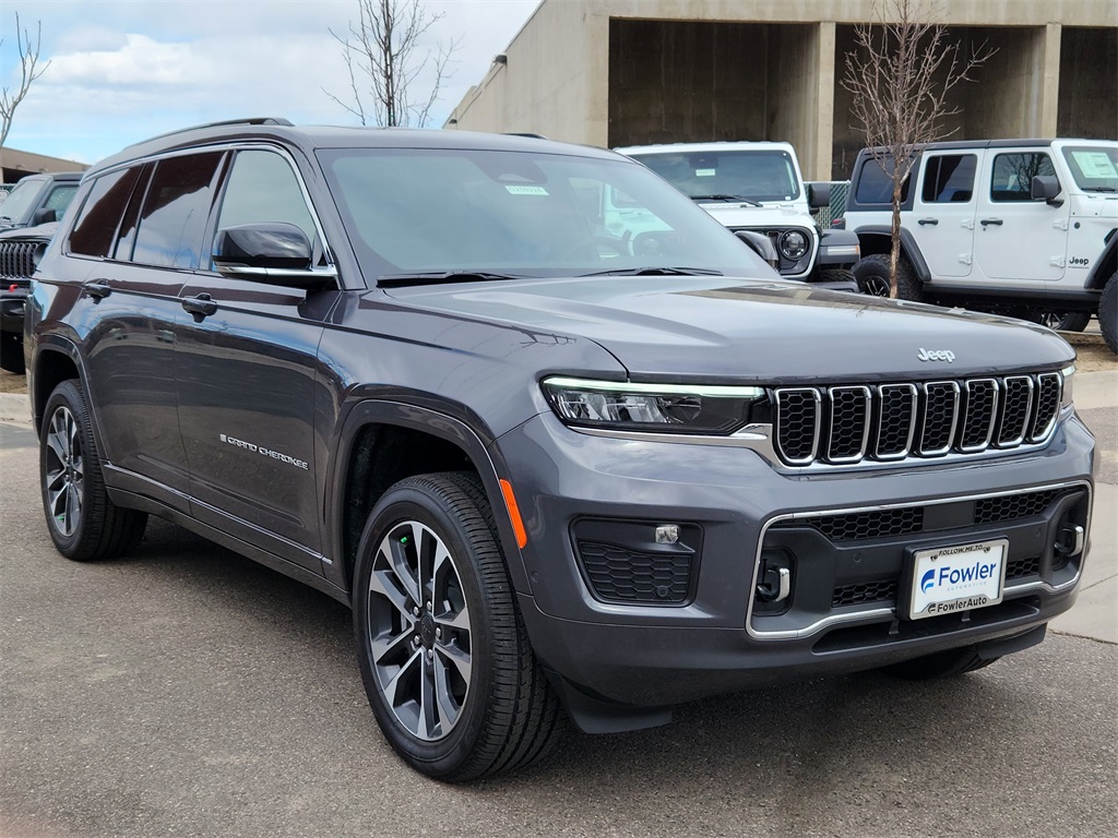 2025 Jeep Grand Cherokee Overland photo 3