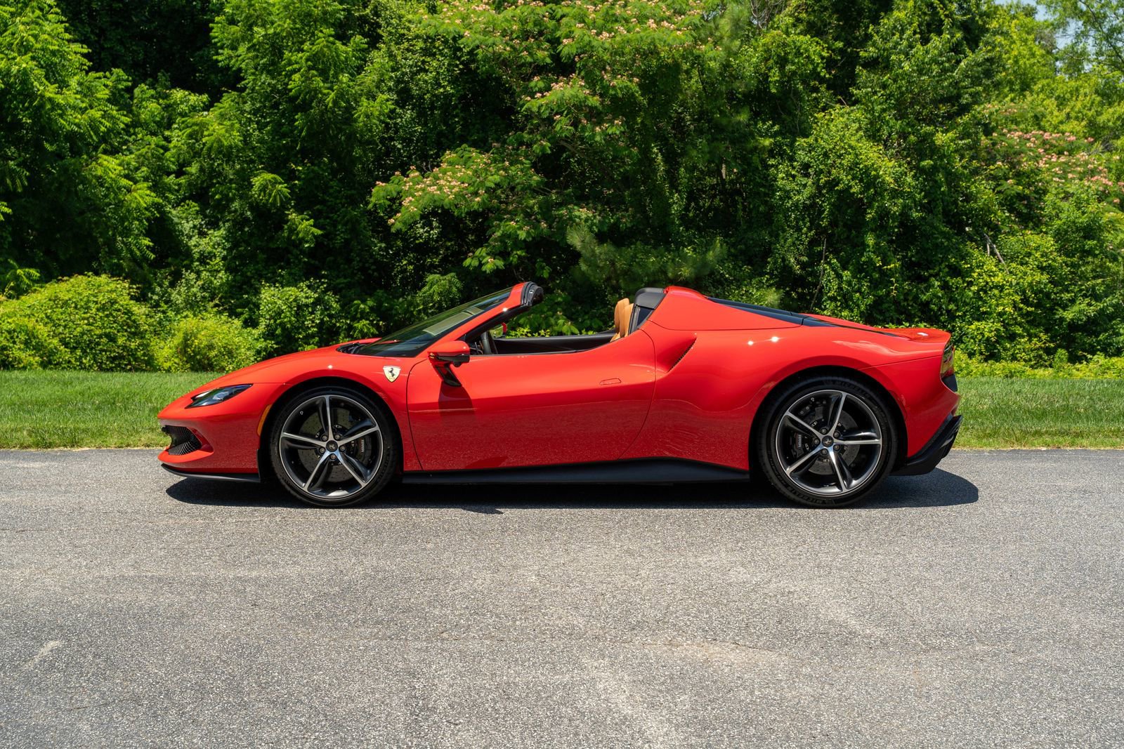2024 Ferrari 296 GTS Base photo 4