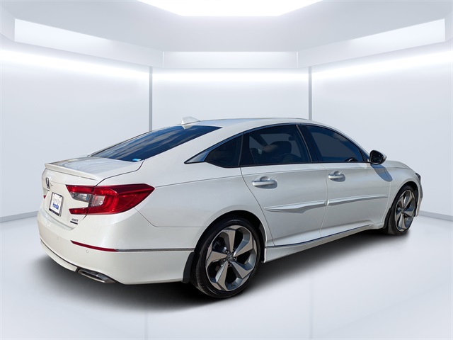 2019 Honda Accord Touring 2.0T photo 3