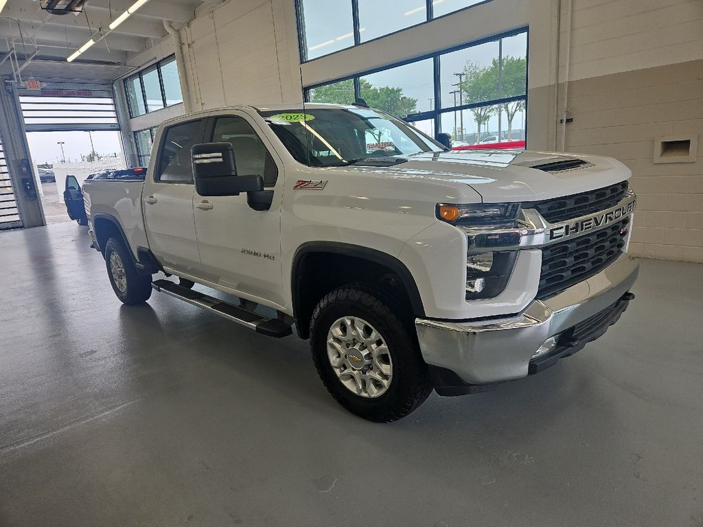 2023 Chevrolet Silverado 2500HD LT photo 3