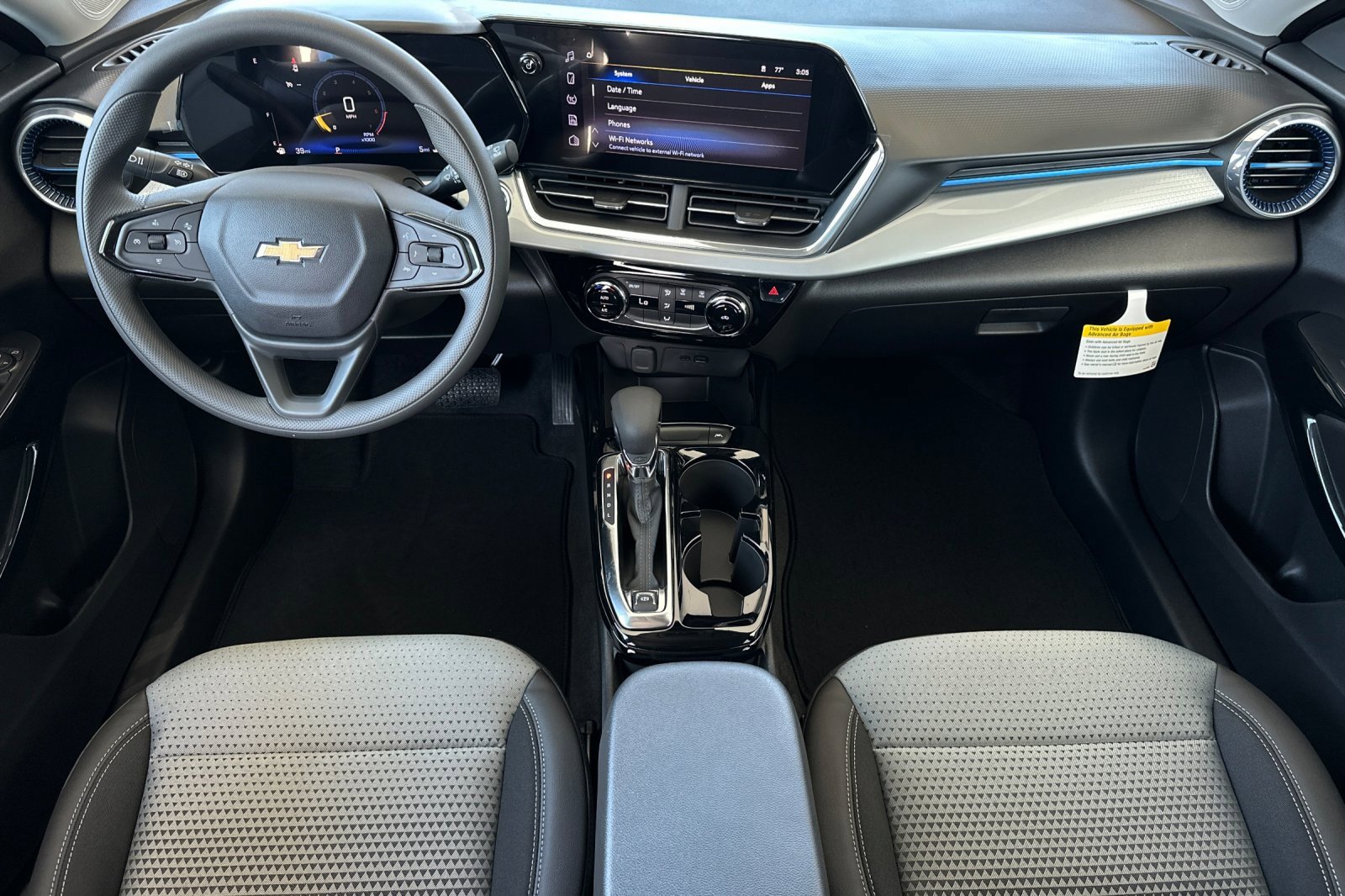 2025 Chevrolet Trax LT photo 13