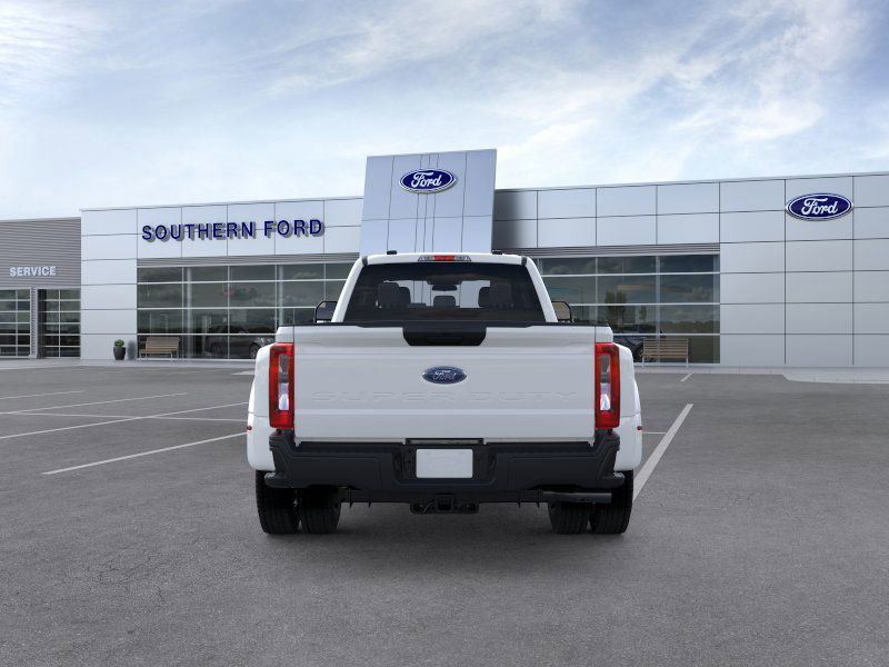 2026 Ford F-450 photo 4