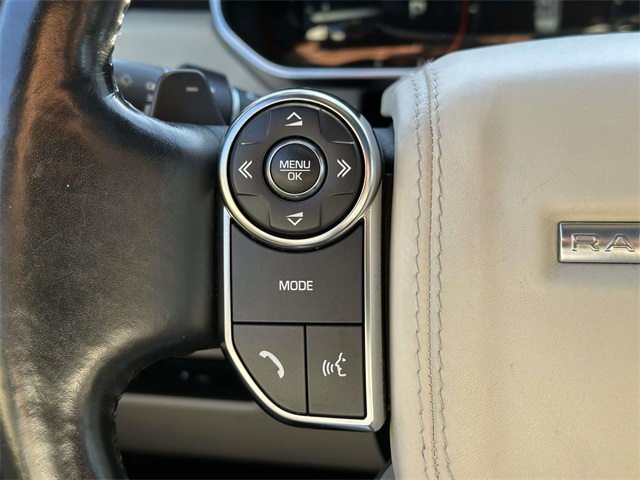 2016 Land Rover Range Rover HSE photo 17