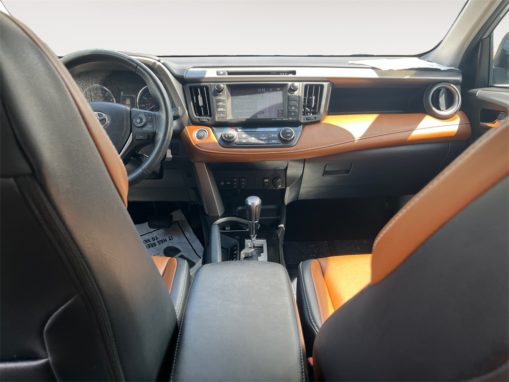 2017 Toyota RAV4 Limited photo 10