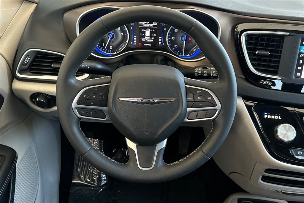 2022 Chrysler Voyager LX photo 12