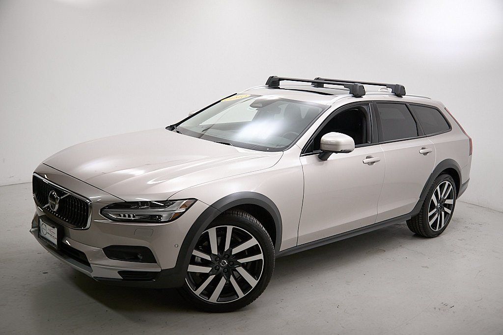 2026 VOLVO V90CC - Image 2