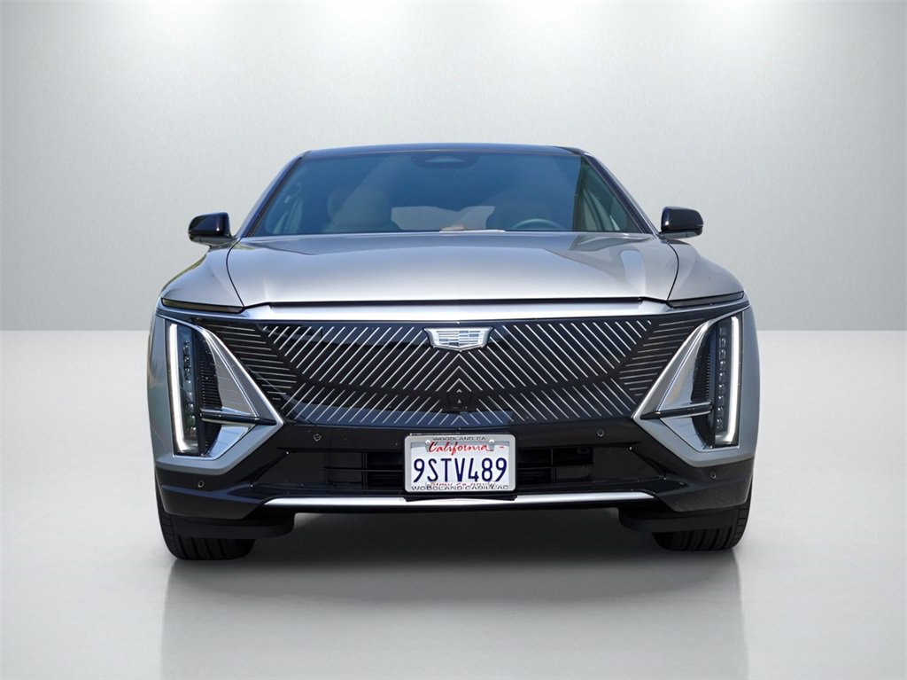 2025 Cadillac Lyriq Luxury photo 3
