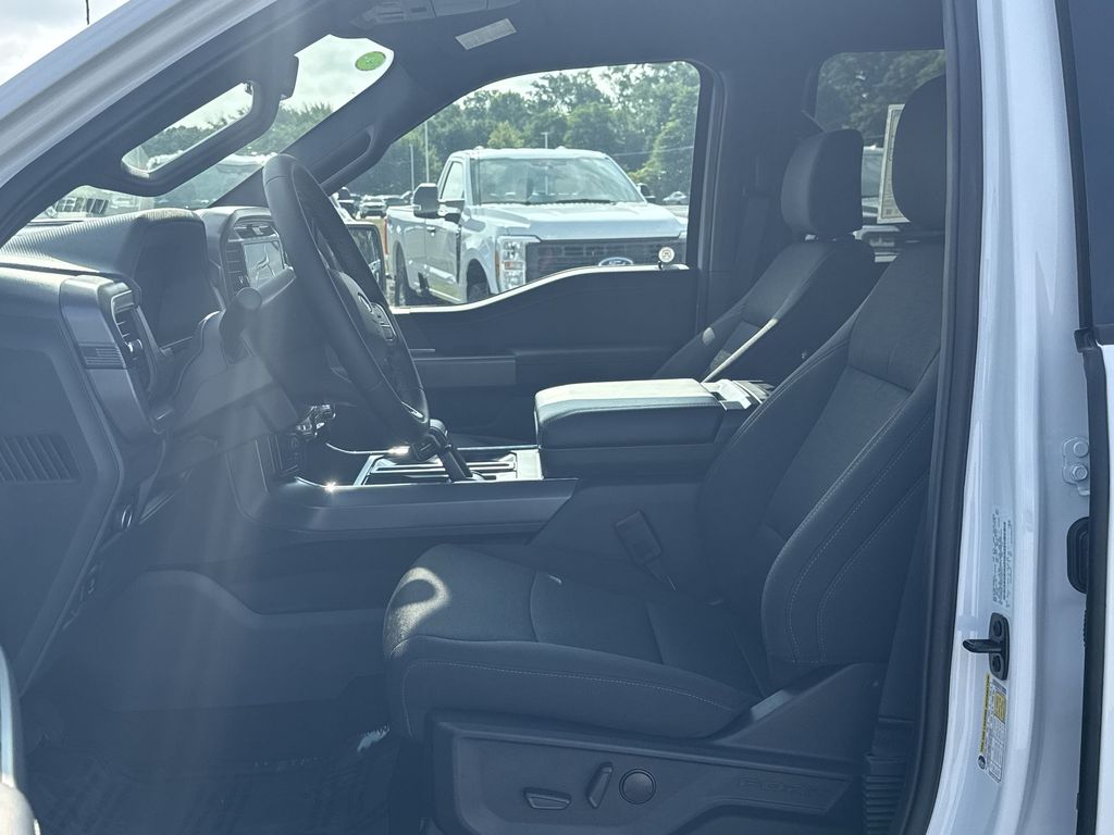 2025 Ford F-150 XLT photo 13
