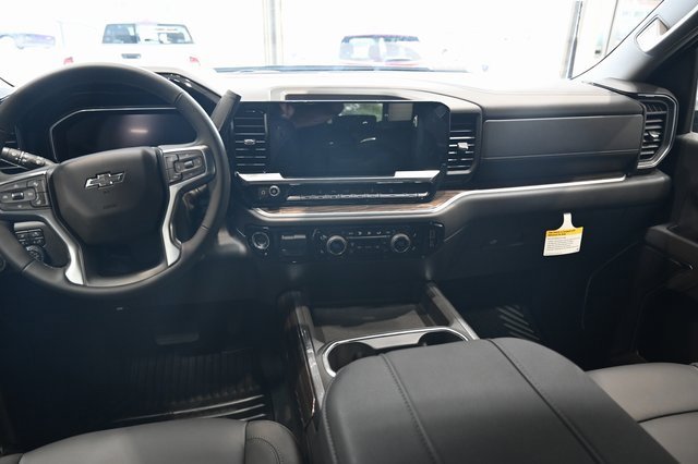 2025 Chevrolet Silverado 2500HD LT photo 9