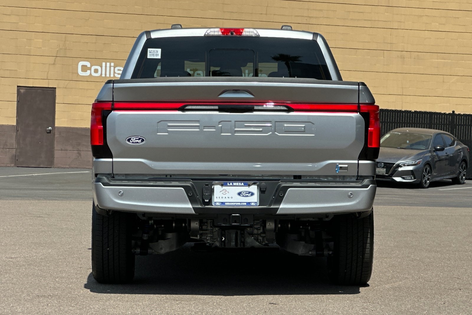 2025 Ford F-150 Lightning Lariat photo 4