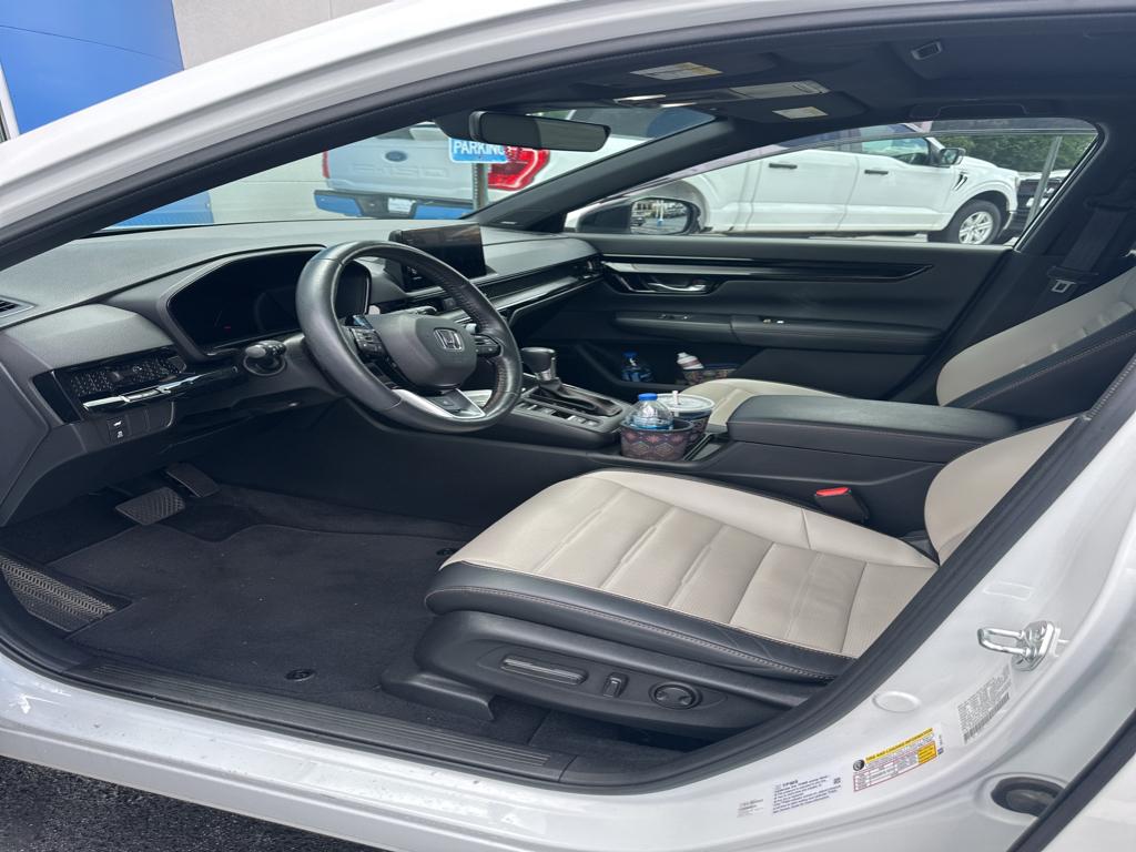 2023 Honda CR-V Hybrid Sport Touring photo 4