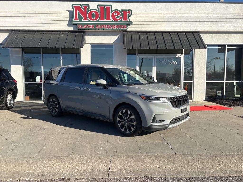 2024 Kia Carnival EX's photo