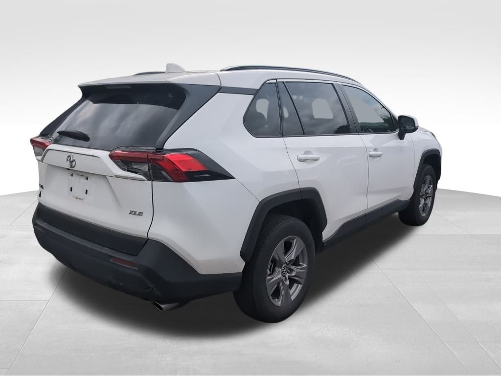 2023 Toyota RAV4 XLE photo 5