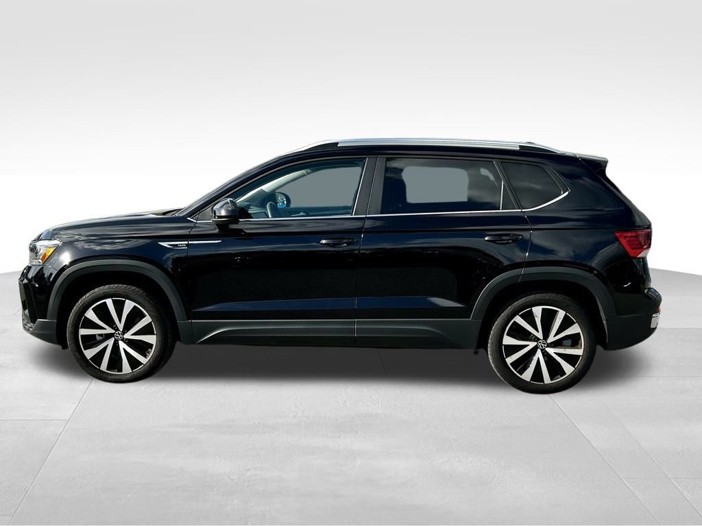 2024 Volkswagen Taos SE photo 2