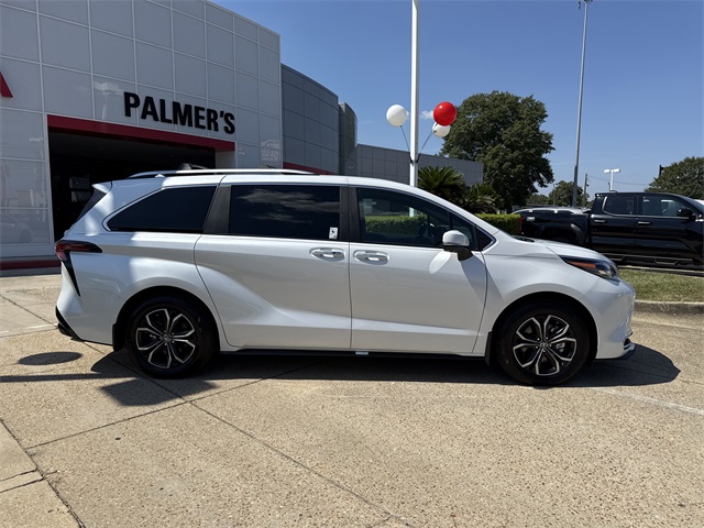 2025 Toyota Sienna Platinum photo 2