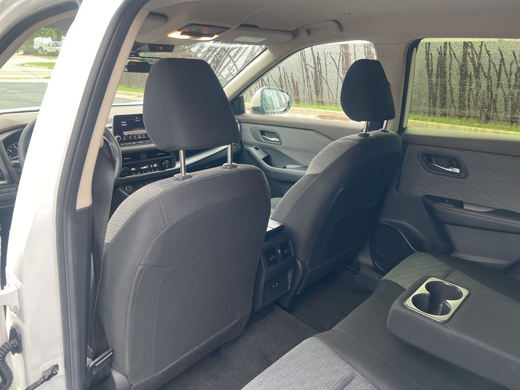 2023 Nissan Rogue SV photo 9