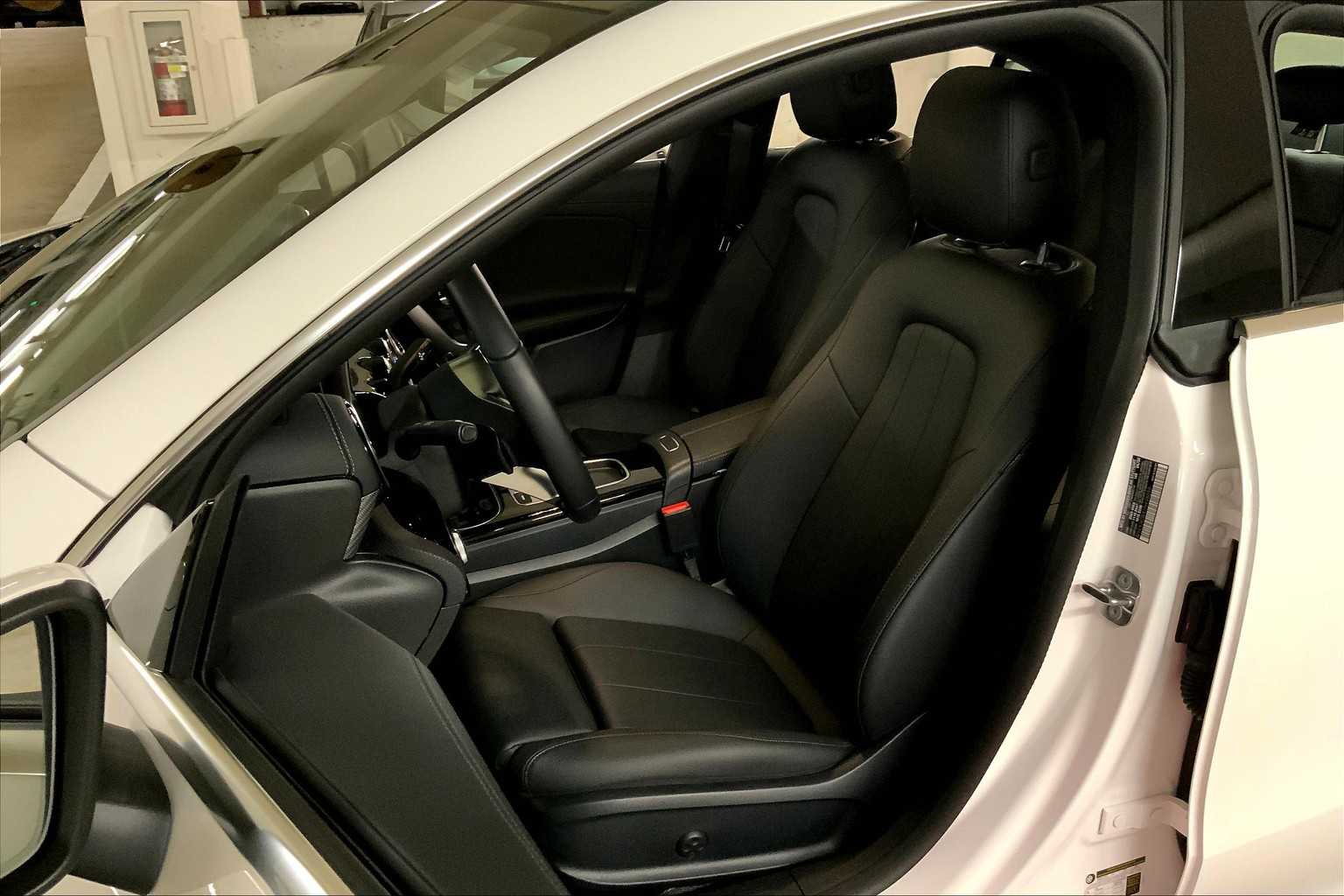 2025 Mercedes Benz CLA 250 photo 7