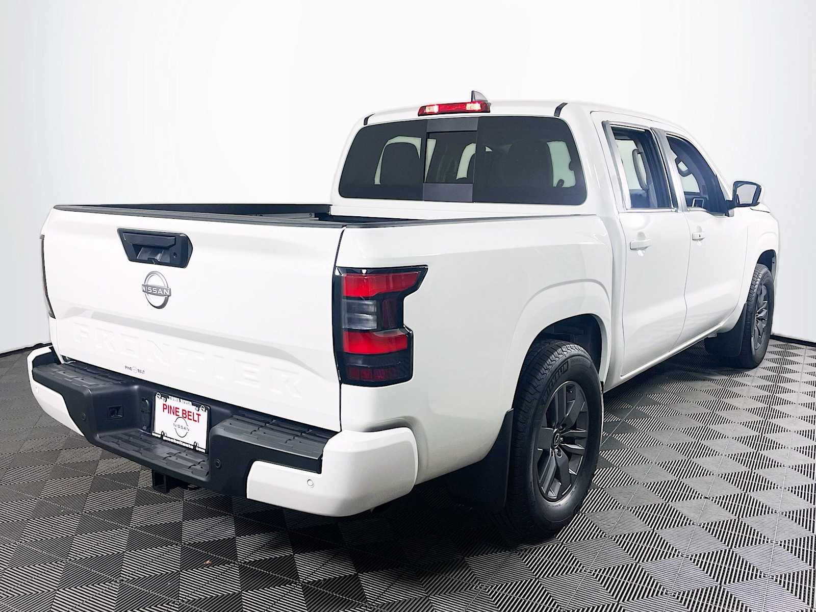2025 Nissan Frontier SV photo 4