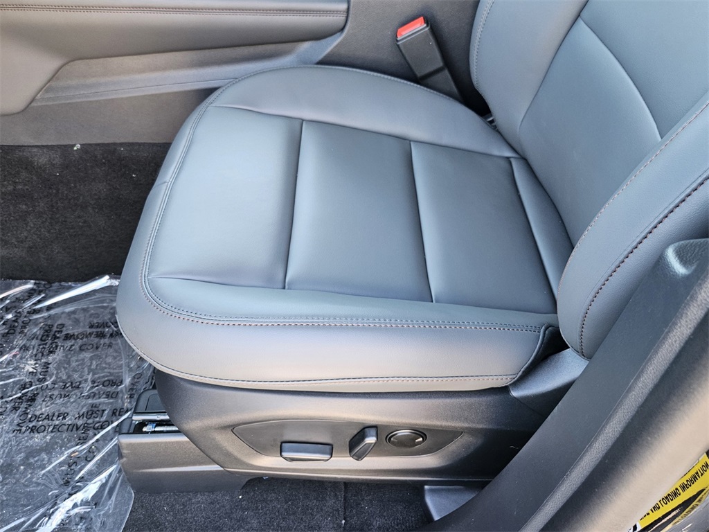 2025 Ford Explorer photo 6