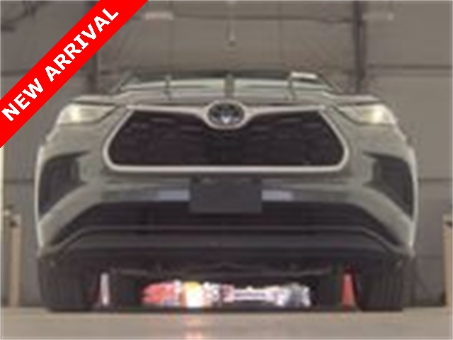 2023 Toyota Highlander L photo 2